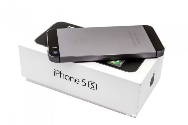 Apple iphone 5s 16GB Intact Box .